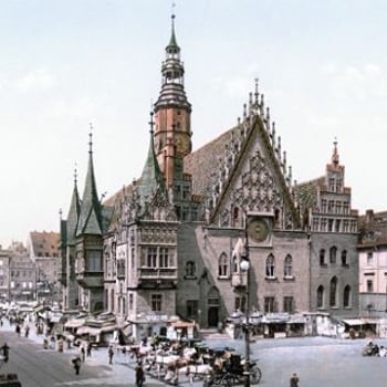 Ratusz w detalach: historia ukryta w architekturze – spacer architektoniczny