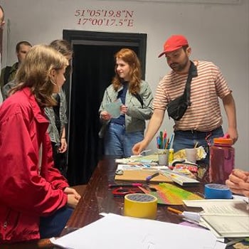 Otwarte warsztaty z sitodruku w Serwisie [Noc Muzeum 2025]