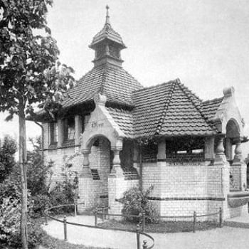 Historia szaletów miejskich. Spacer z przewodnikiem