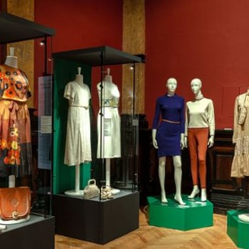 Oprowadzanie kuratorskie po wystawie „Moda. Historia osobista” w MNWr [Noc Muzeów 2025]