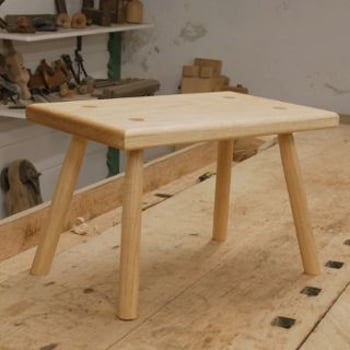 Warsztaty stolarskie - Mały wiejski stołek