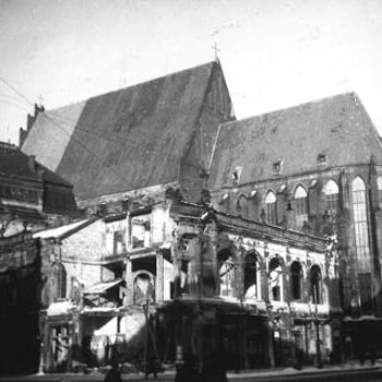 Zapisane w murach i pamięci: Spacer śladami albumu z lat 1945-1946
