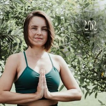Niedziela z jogą w Zamku Topacz – oddech, ruch i spokój w magicznym miejscu