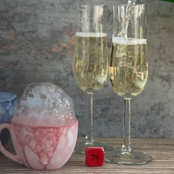 Bąbelki i prosecco – warsztaty malowania ceramiki z winem