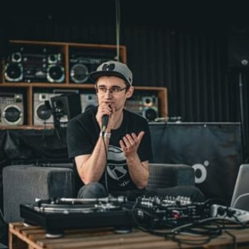 Pop. Spektakularne sukcesy i ciemne sekrety największych gwiazd muzyki popularnej [wykład]