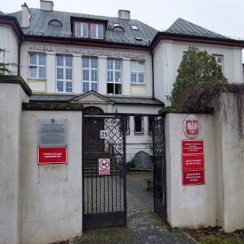 Odsłonięcie tablicy upamiętniającej realizację zdjęć do serialu „Stawka większa niż życie”