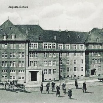 Gajowice i Powstańców Śląskich. Historyczny spacer z przewodnikien
