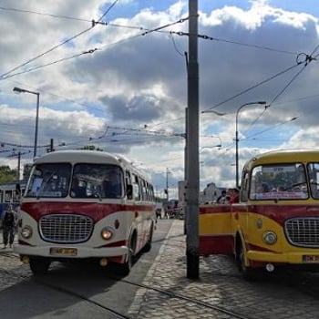 Przejazd zabytkowym autobusem do muzeum Wena w Oławie