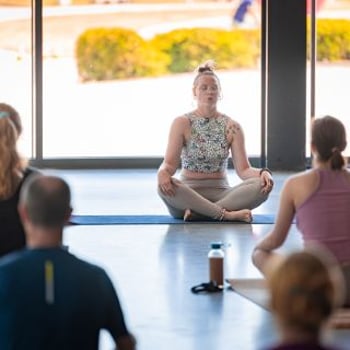 Sportowa sobota: Vinyasa Joga [Lato na Pergoli 2025]
