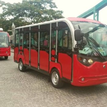 Breslau Stadtrundfahrt mit dem E-Auto. 2 Stunden mit Tonband