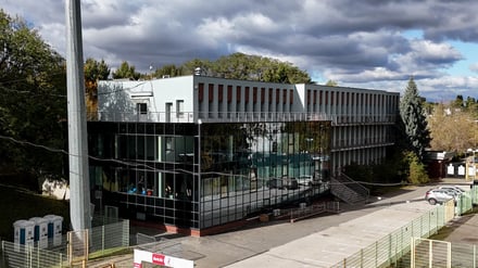 Remont zewnętrznej warstwy górnej części budynku na terenie Stadionu Sportowego „Oporowska”