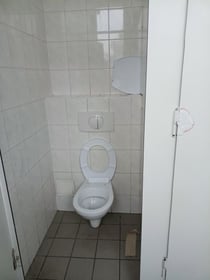 Remont i przebudowa sanitariatów w bloku B Szkoły Podstawowej nr 43 przy ul. Grochowej 36-38 we Wrocławiu