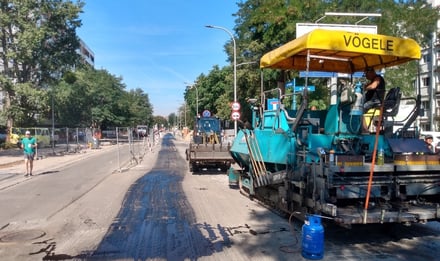 Zakup i montaż słupków - umożliwienie pieszym poruszania się po chodnikach na Tarnogaju