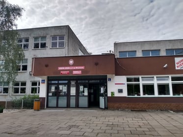 Przebudowa i remont wybranych sanitariatów oraz pomieszczeń w budynku Zespołu Szkół nr 3 przy ul. Szkockiej 64 we Wrocławiu