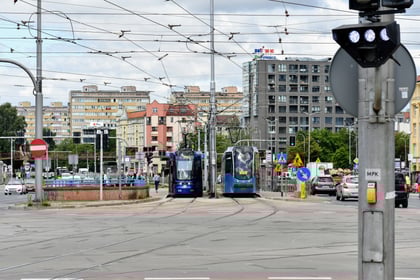 Wymiana rozjazdów i skrzyżowania torów na pl. Jana Pawła II