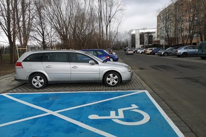 Budowa miejsc parkingowych wzdłuż ul. Idzikowskiego wraz z infrastrukturą towarzyszącą