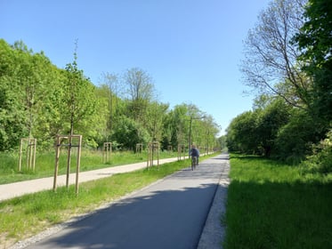 Uzupełnienie infrastruktury pieszej i rowerowej Promenady Krzyckiej od ul. Borowskiej do Bardzkiej