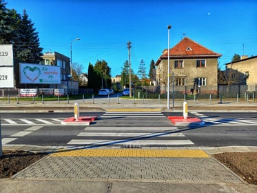 Azyle dla pieszych na skrzyżowaniu Grota – Roweckiego/Przystankowa