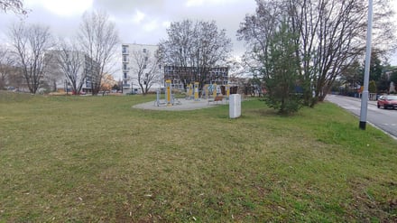 Oświetlenie placu zabaw Kuźnia Piratów oraz doposażenie siłowni terenowej przy ul. Hermanowskiej