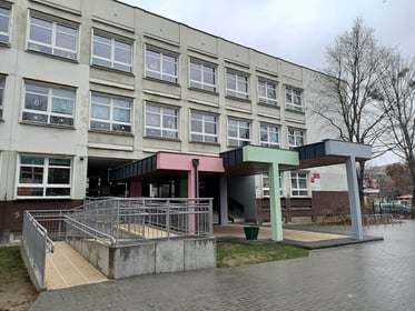 Przebudowa i remont strefy wejścia oraz placu przedwejściowego do ZSP nr 18 przy ul. Poznańskiej 26