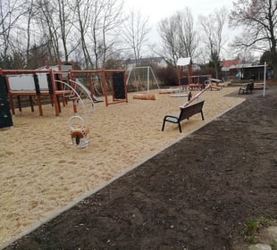 Budowa placu zabaw na terenie Zespołu Szkolno–Przedszkolnego nr 12 przy ul. Lubelskiej 95a