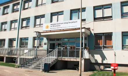 Roboty budowlane zwiazane z konserwacją dachu w Domu Pomocy Społecznej przy ul. Karmelkowej 25