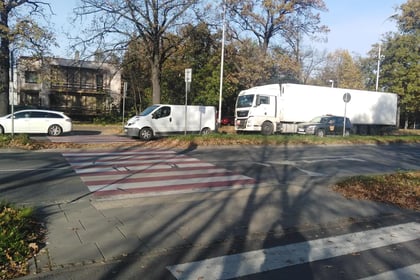 Sygnalizacja świetlna na przejściu dla pieszych al. Aleksandra Brucknera