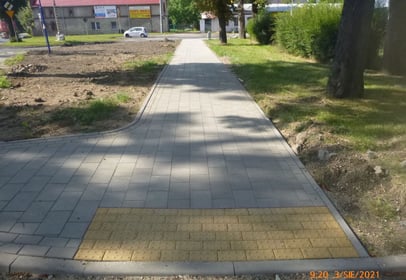 Wykonanie chodnika wraz z przesunięciem peronu przystankowego przy ul. Jerzmanowskiej/Żernickiej