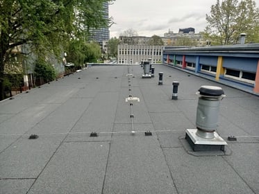 Remont i termomodernizacja dachów budynku LO Nr VIII przy ul. Jantarowej 6