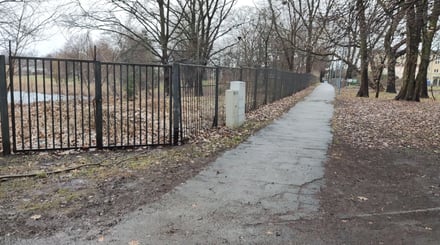 Dokończenie montażu oświetlenia alejki parkowej wzdłuż Czarnej Wody