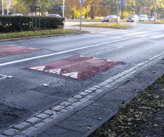 Montażu  progów zwalniających w ciągu ul. Gliwickiej, ul. Księskiej oraz ul. Świątnickiej wraz z korektą organizacji ruchu na skrzyżowaniach z ul. Starodworską