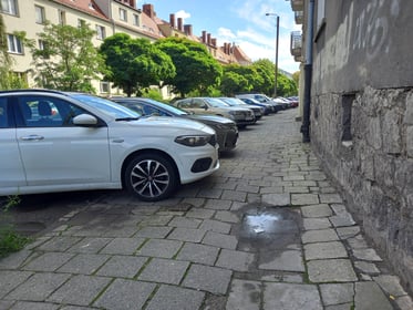 Remont chodnika przy ul. Nyskiej na odcinku od ul. Sernickiej do ul. Jesionowej