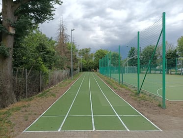Renowacja nawierzchni zewnętrznego boiska sportowego znajdującego się na terenie Szkoły Podstawowej nr 34 przy ul. Gałczyńskiego