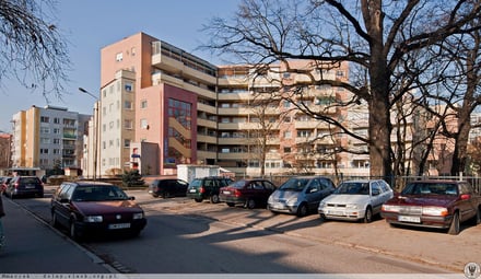 Przebudowa alejek wraz z budową oświetlenia na zieleńcu przy ul. Nowodworskiej we Wrocławiu