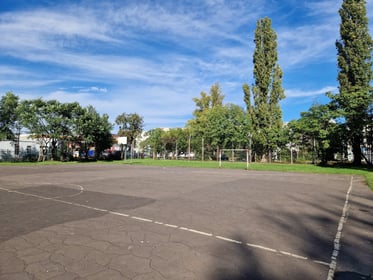 Przebudowa boiska na terenie SP 50 przy ul. Czeskiej wraz z budową bieżni lekkoatletycznej