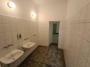 Remont  i przebudowa sanitariatów zlokalizowanych w jednym pionie na I i II piętrze w segmencie C Szkoły Podstawowej Nr 37 przy ul. Sarbinowskiej 10 we Wrocławiu