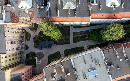 Opracowanie dokumentacji projektowej i wykonanie robót budowlanych polegających na przebudowie wnętrza podwórzowego położonego w obrębie ul. Prusa, ul. Rozbrat, ul. Sępa-Szarzyńskiego