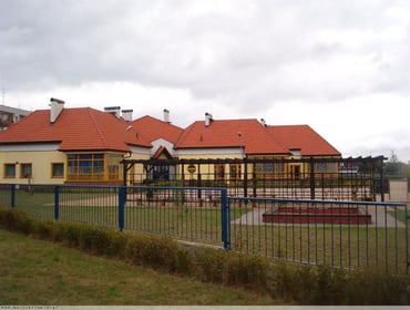 Doposażenie placów zabaw wraz z montażem i wykonaniem nawierzchni bezpiecznej w Przedszkolu nr 58 we Wrocławiu