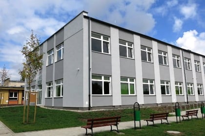 Wymiana nawierzchni i urządzeń placu zabaw na terenie Zespołu Szkolno-Przedszkolnego nr 11 przy ul. Strachocińskiej 155 we Wrocławiu