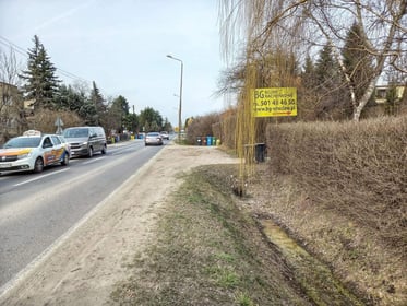 Zatoka autobusowa na ul. Grota Roweckiego przy granicy miasta