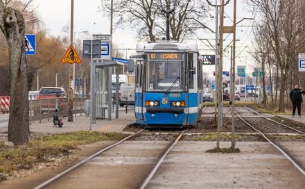 Remont torowiska tramwajowego, sieci trakcyjnej, konstrukcji wsporczych wraz z przebudową kabli trakcyjnych zasilających i powrotnych w ul. Kosmonautów od skrzyżowania z ul. Jeżowską do przystanku Jeleniogórska (1.27.3)