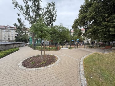 Przebudowa i remont wnętrza podwórzowego w kwartale ulic Jaracza, Orzeszkowej, Wyszyńskiego i Nowowiejskiej we Wrocławiu (JOWN), Etap III i IV
