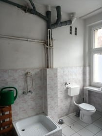 Remont trzech toalet uczniowskich oraz tarasu i schodów zewnętrznych w budynku Zespołu Szkół nr 16 przy ul. Głogowskiej 30 we Wrocławiu
