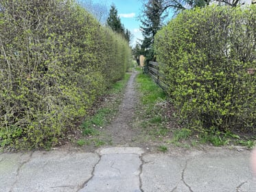 Remont nawierzchni istniejących ciągów pieszych prowadzących od ul. Szarych Szeregów i ul. Kwitnącej do placu zabaw na osiedlu Wojszyce we Wrocławiu - prace projektowe