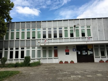 Remont i termomodernizacja elewacji budynku „B” wraz z budową zewnętrznej windy w Liceum Ogólnokształcącym nr VIII przy ul. Jantarowej 5 we Wrocławiu