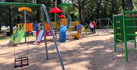 Rozbudowa placu zabaw na terenie rekreacyjno-sportowym przy ul. Sołtysowickiej 68 (Projekt WBO 2018 nr 328)