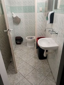 Remont sanitariatów w Szkole Podstawowej nr 8 przy ul. Kowalskiej 105 we Wrocławiu