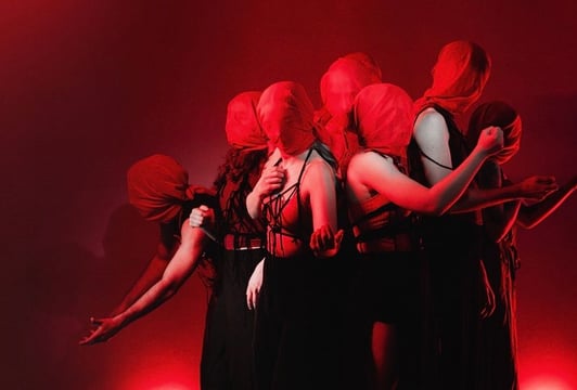 “Mrówki” – spektakl teatru ruchu i tańca | Teatr [Nazwa Robocza]