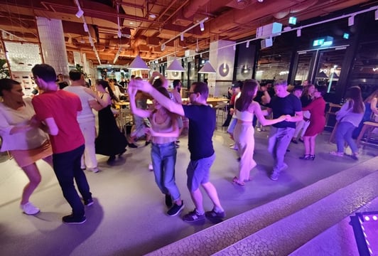Potańcówka salsowa; After work Halloween salsa at Pedet