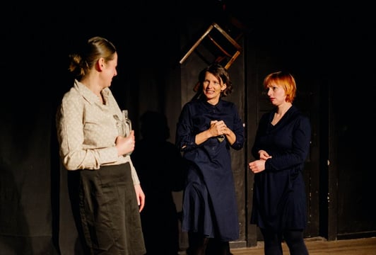 Czarna wygrywa, czerwona przegrywa